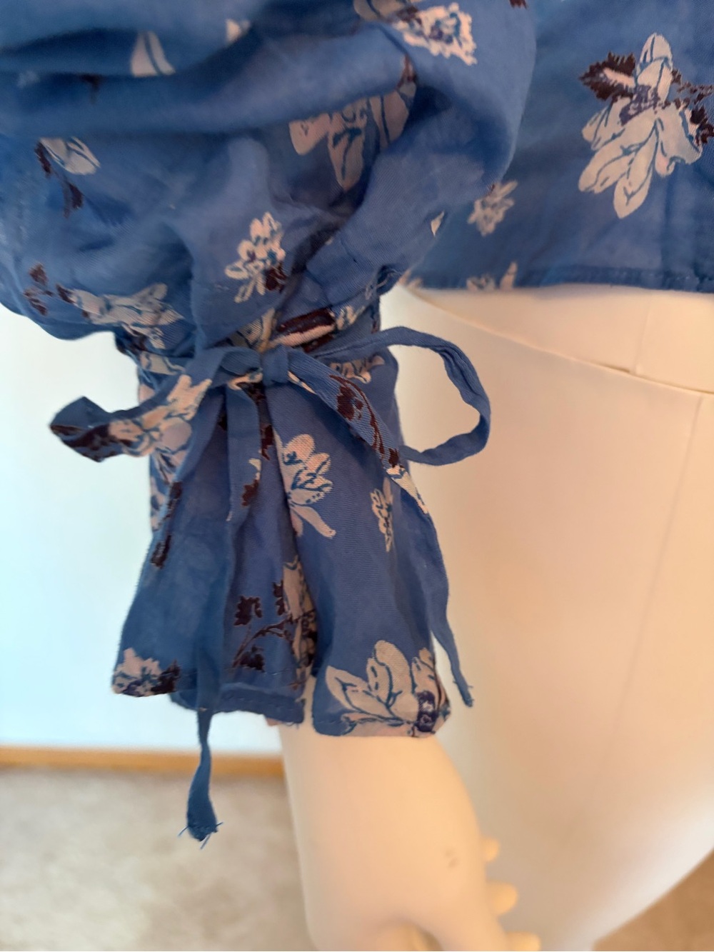 #681 Free People Amanda  Blue Floral Ruffle V-Neck Blouse - Picture 9 of 13